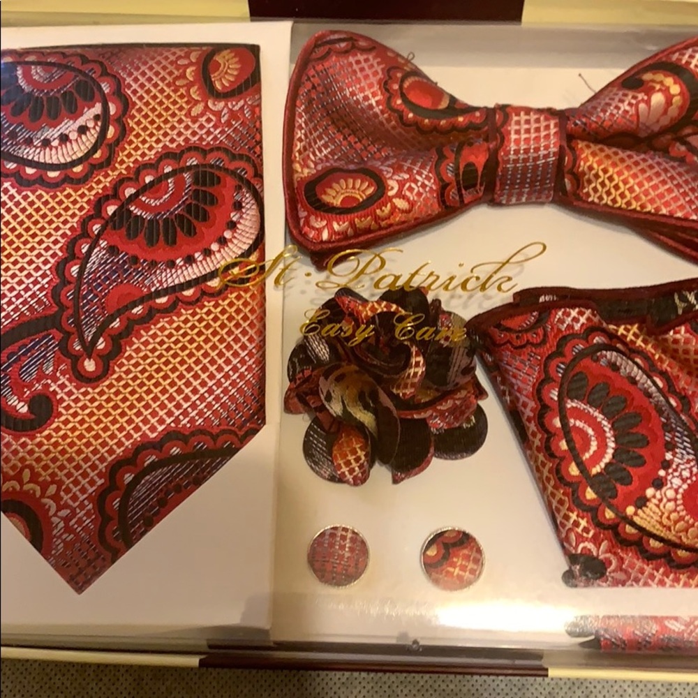 Red set - Picture 3 of 8